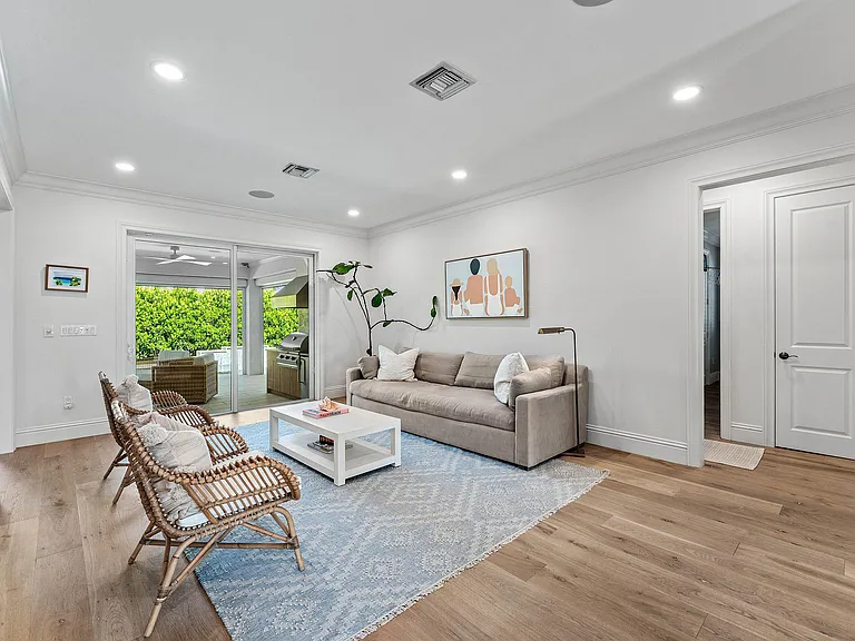 1022 Walnut Ter — Photo 9