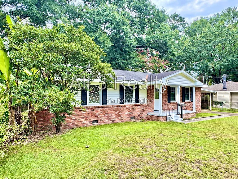 1149 Beth Manor Dr — Photo 2