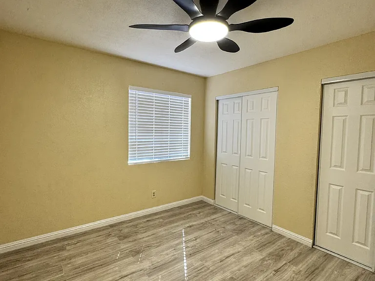 4300 El Como Way — Photo 5