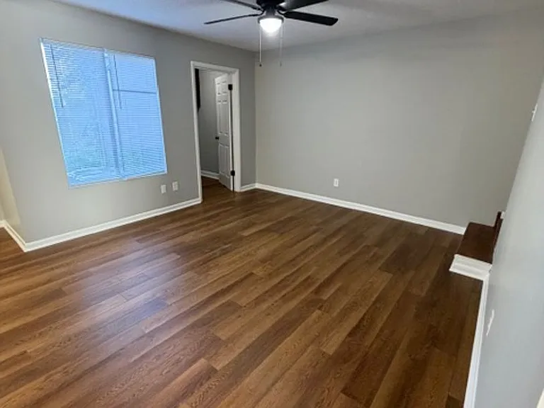142 Stoneridge Dr — Photo 8