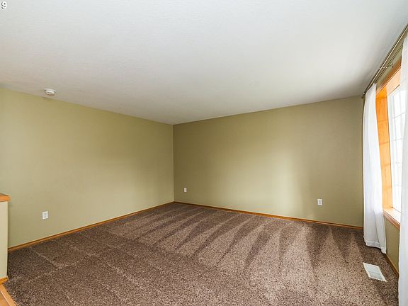 5th image of 5618 NE 52nd Ct