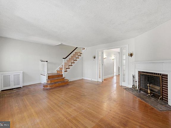 4th image of 6452 Morris Park Rd