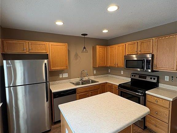 4th image of 41 Tannenbaum Cir