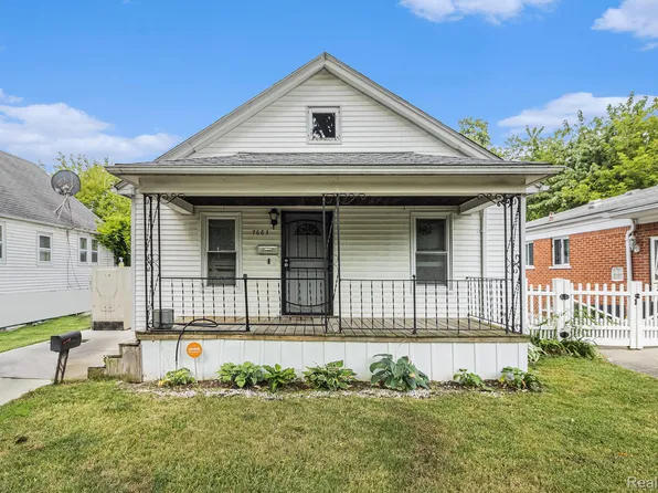 7683 Warwick St, Detroit, MI 48228