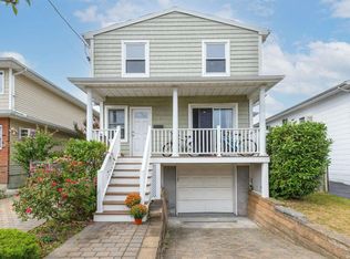 19 Graywood Rd, Port Washington, NY 11050