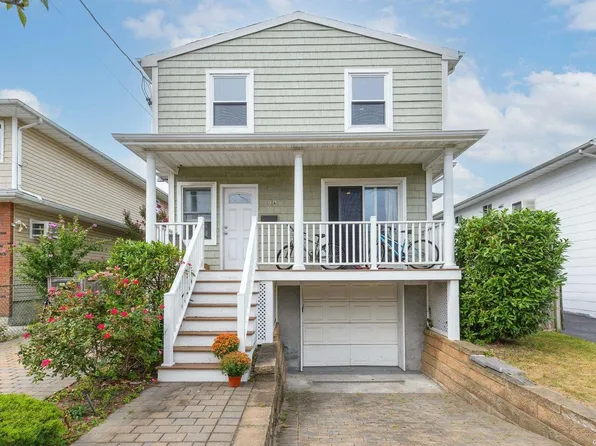 19 Graywood Road, Port Washington, NY 11050