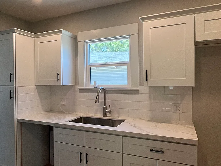 228 W Pearl St — Photo 8