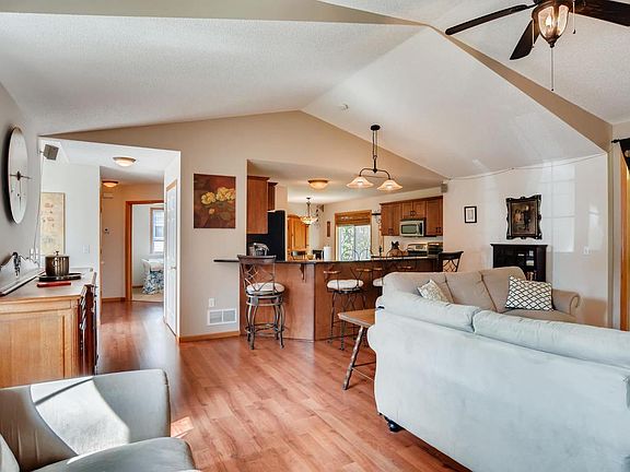 4th image of 336 Evergreen Dr