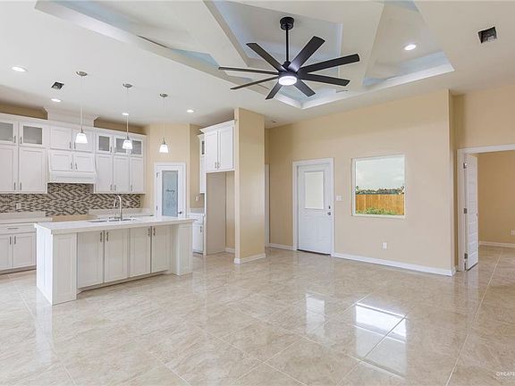 3rd image of 310 Catalina Ave