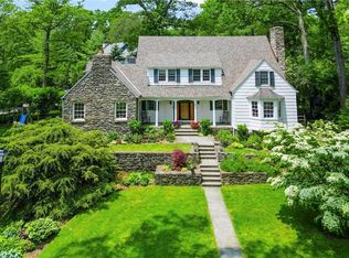 1 Forest Ct, Larchmont, NY 10538