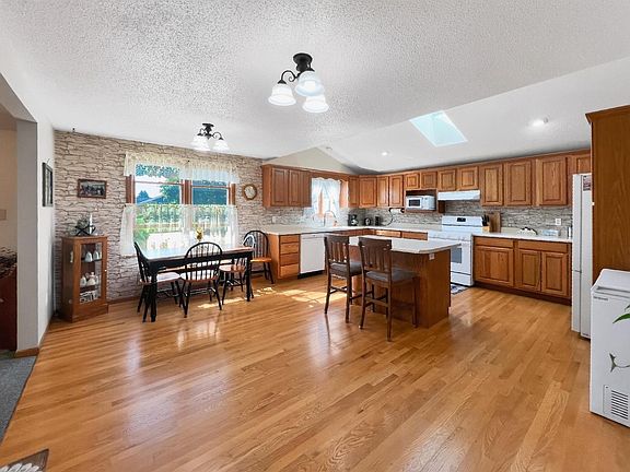 4th image of 509 W Court St