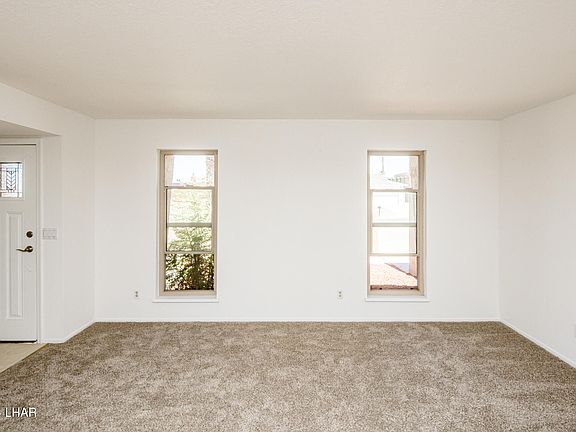 4th image of 3516 Bluegrass Dr