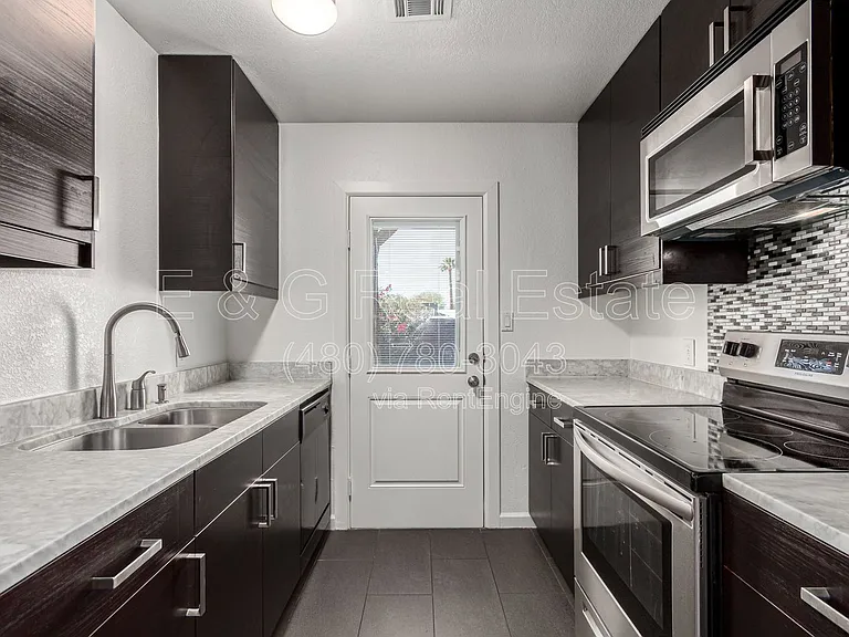3034 N 35th St #3 — Photo 1