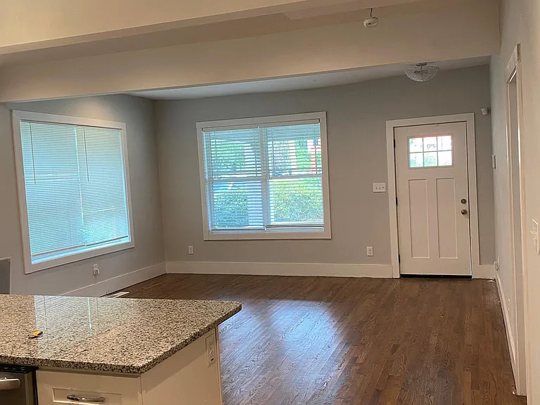 694 Cascade Ave SW #A — Photo 16