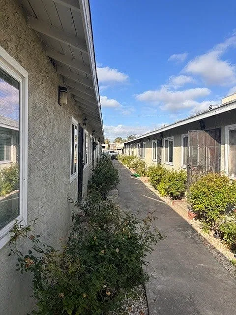 Estancia Downey Apartments — Photo 4