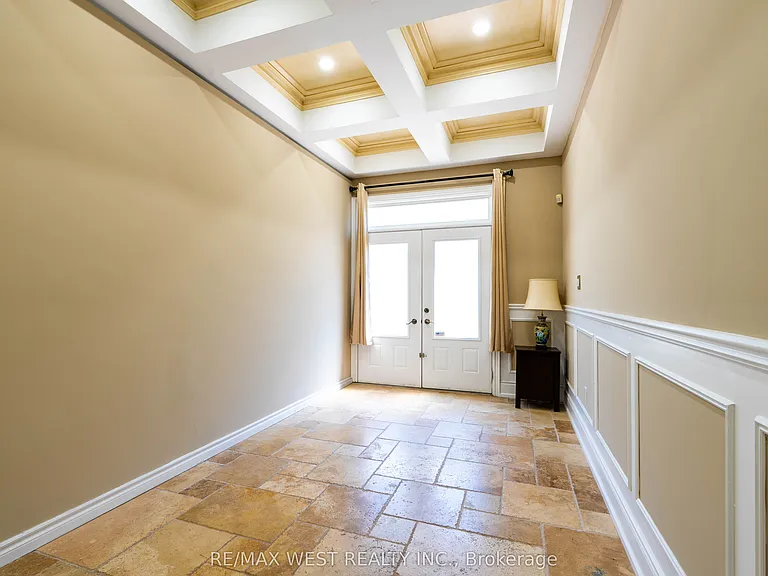 83 Elm Ave #MAIN FLOOR — Photo 15