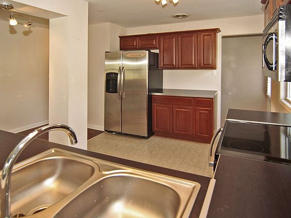 3rd image of 4744 Kingsley Dr