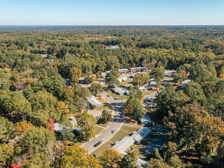 Sanford Estates — Photo 17