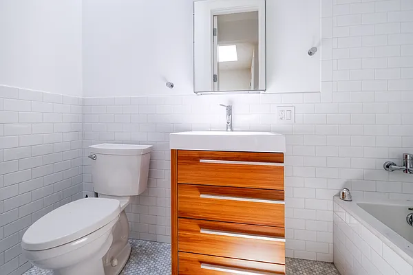 Sold by Tyler Vincent Real Estate Inc | media 11