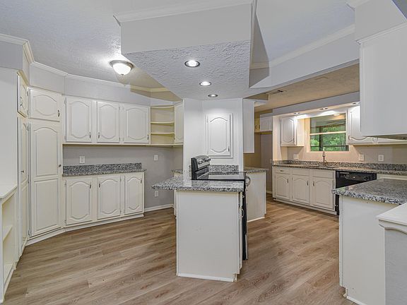 2nd image of 17996 Southridge Dr