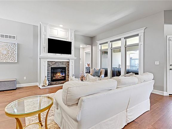 5th image of 501 NE Wenonga Pl