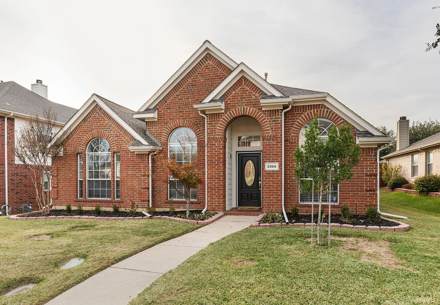 4 bed, 1843 sqft, $7,711 — Photo 2