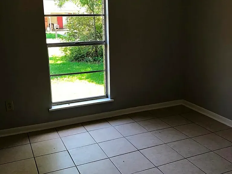 1200 Dulles Dr — Photo 4