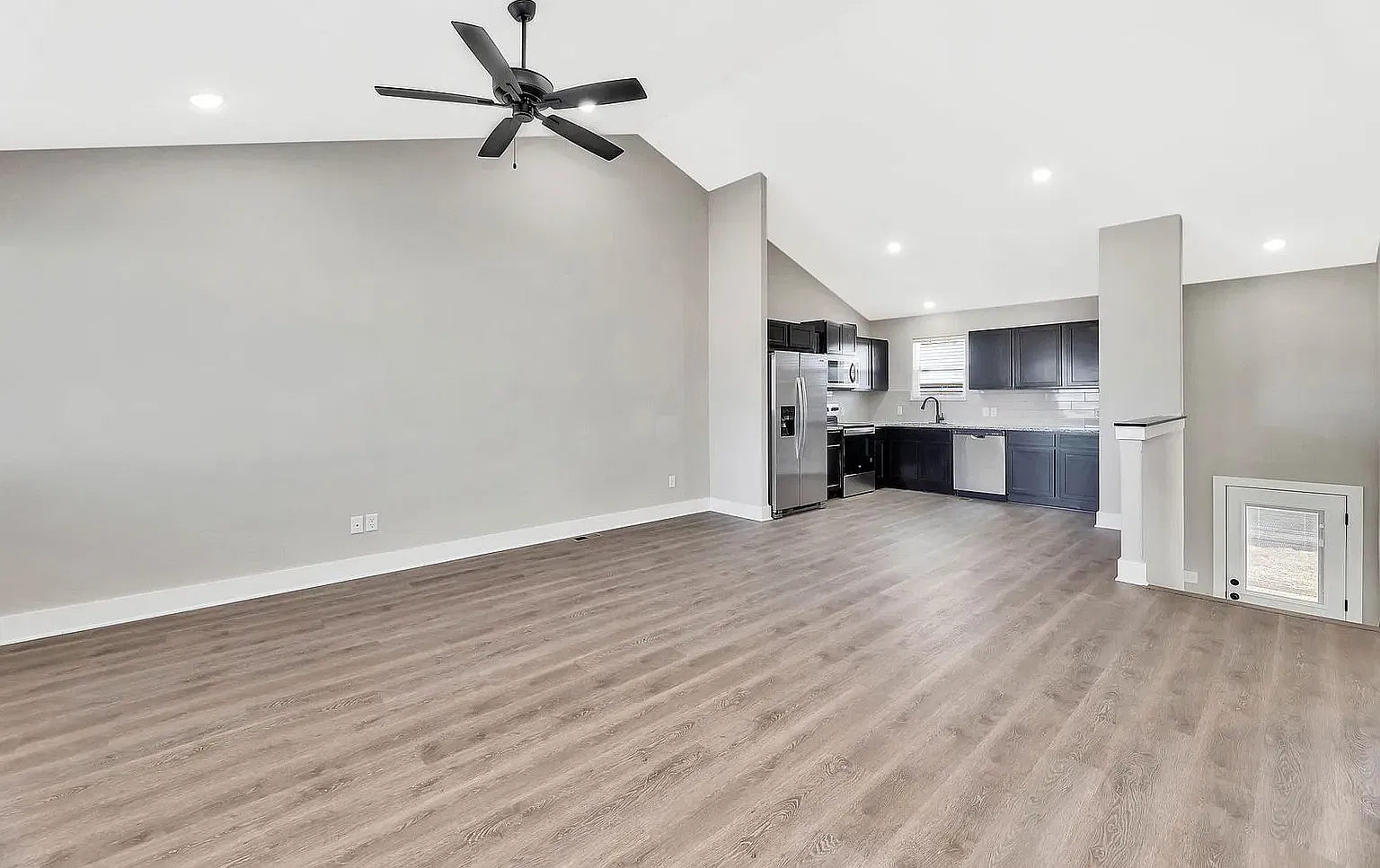 4 bed, 2000 sqft, $1,895 — Photo 2