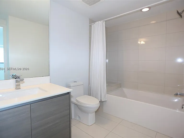460 NE 28th St #3404 — Photo 9