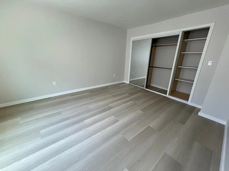 617 W 51st St #617 — Photo 8