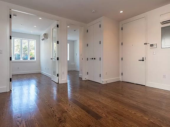 2nd image of 194 Hawthorne St #1E