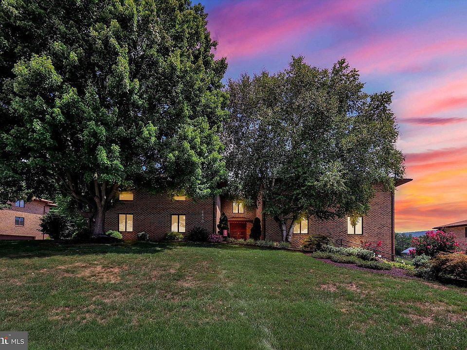 1st image of 5850 Fairway Dr W #3B