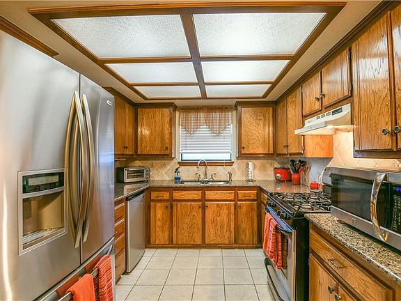 3rd image of 500 SW 133rd St