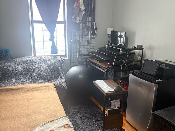 2nd image of 2737 Webb Ave APT 1A