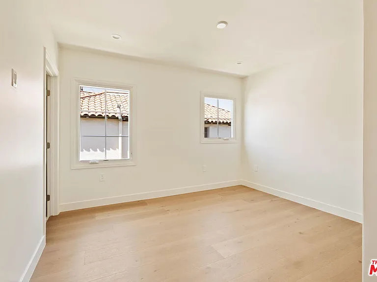 308 S Highland Ave — Photo 48