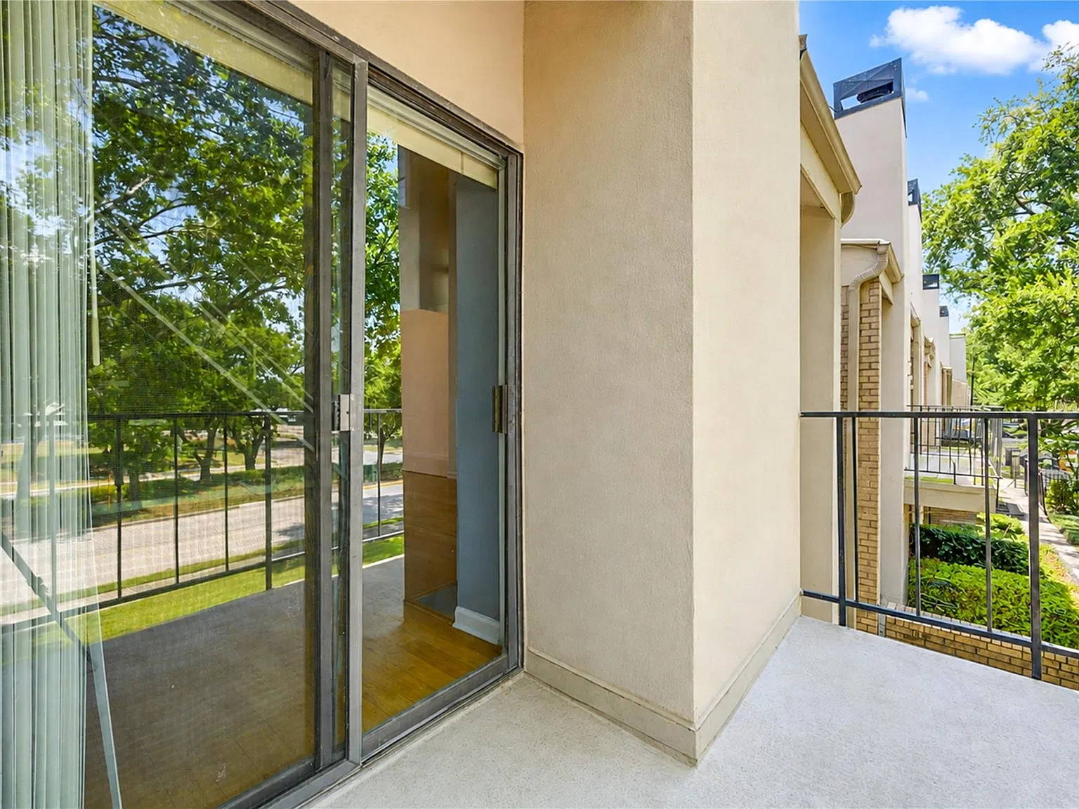2 bed, 2.0 bath, 1068 sqft, $1,300 — Photo 3