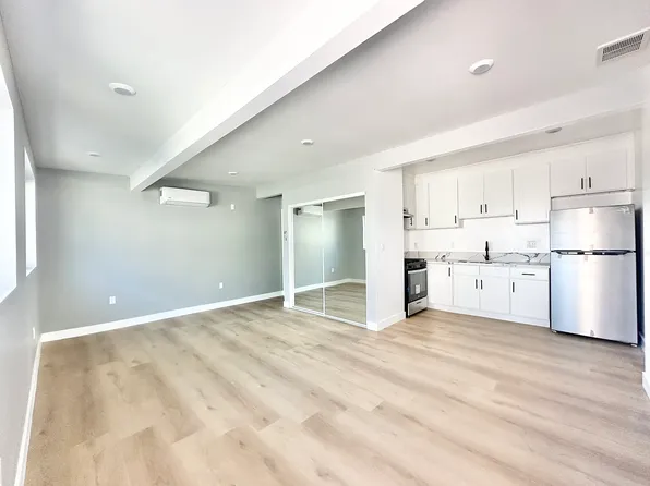 6021 8th Ave, Los Angeles, CA 90043