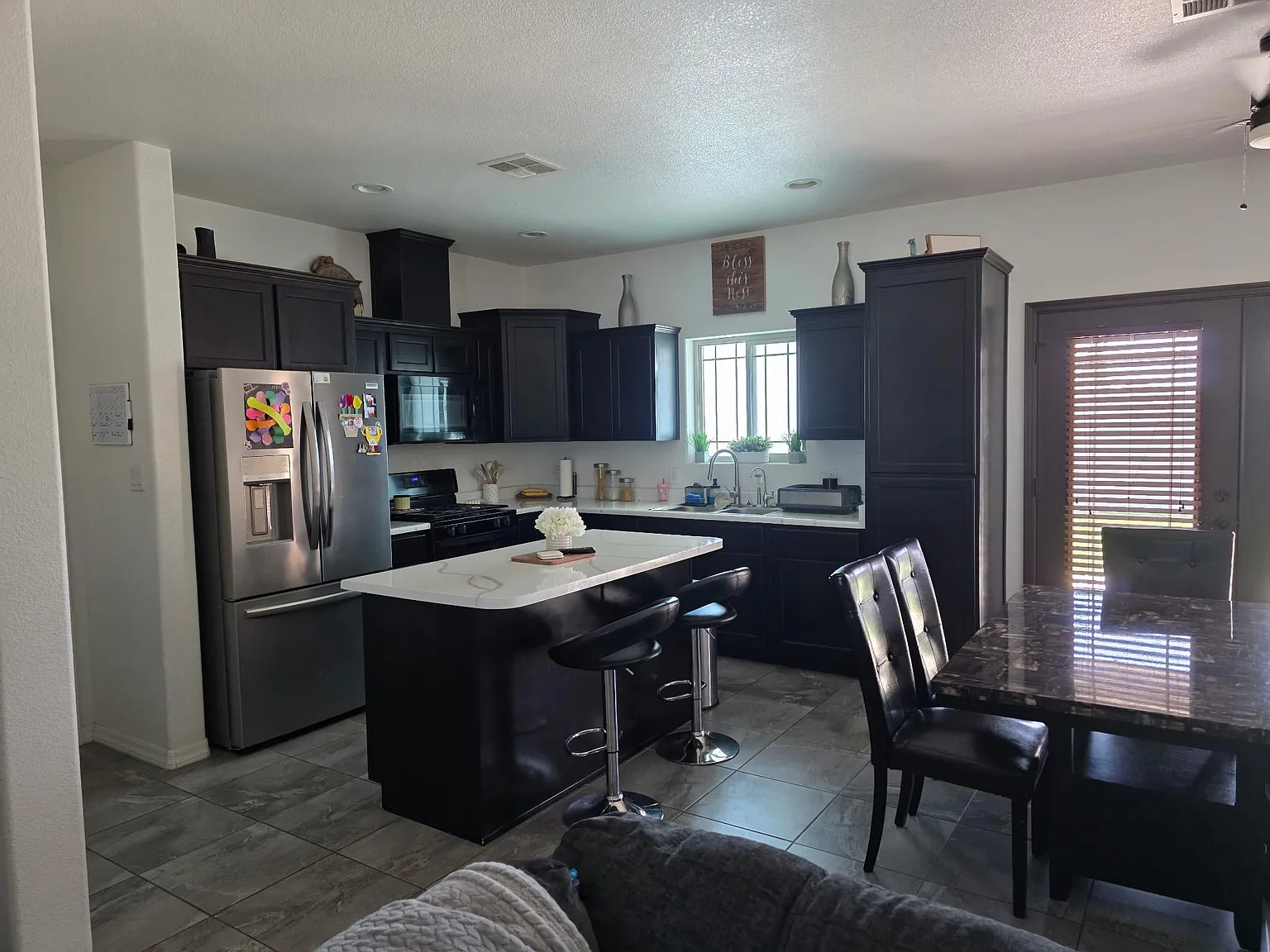 3 bed, 1252 sqft, $1,600 — Photo 2