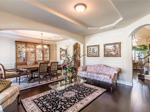 5th image of 9856 Milkweed Ln