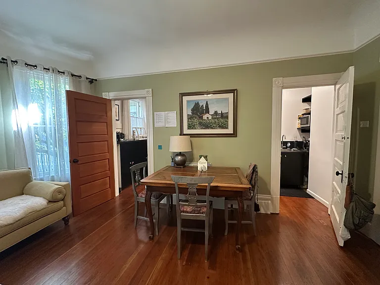 735 Broadway — Photo 19