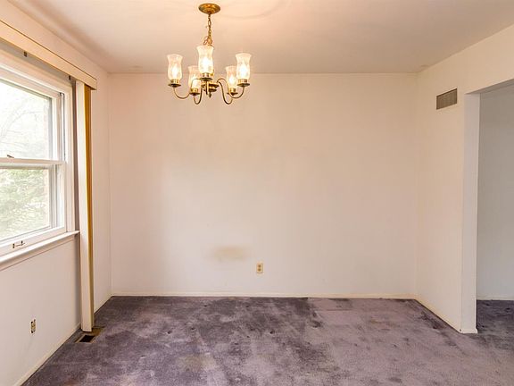 5th image of 1085 Mark Ave