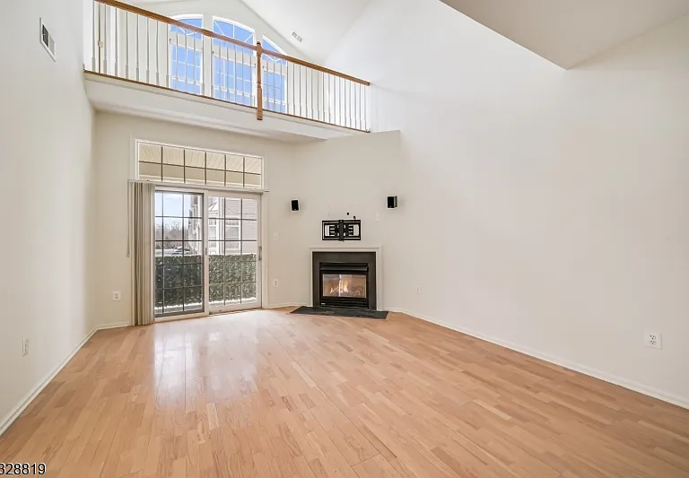 103 Crown Ct — Photo 6