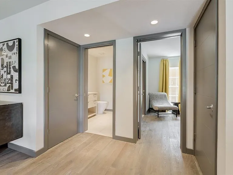 1410 Hyde Park Blvd #101 — Photo 16
