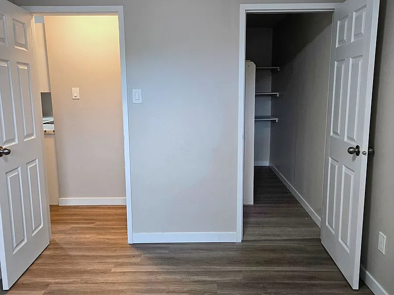 601 Barber Ave N — Photo 9