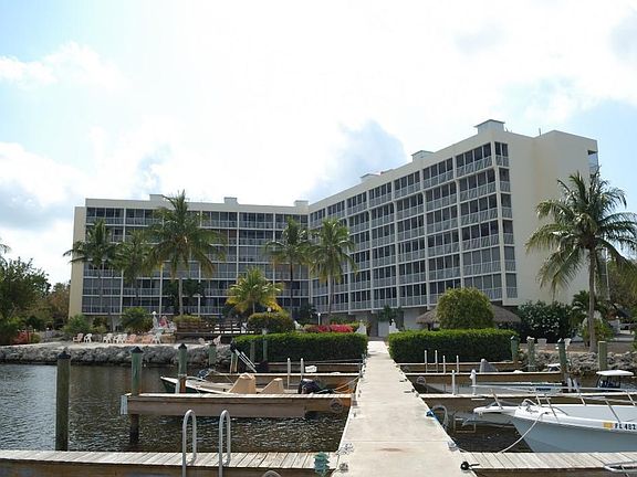 3rd image of 200 Harborview Dr Unit 104