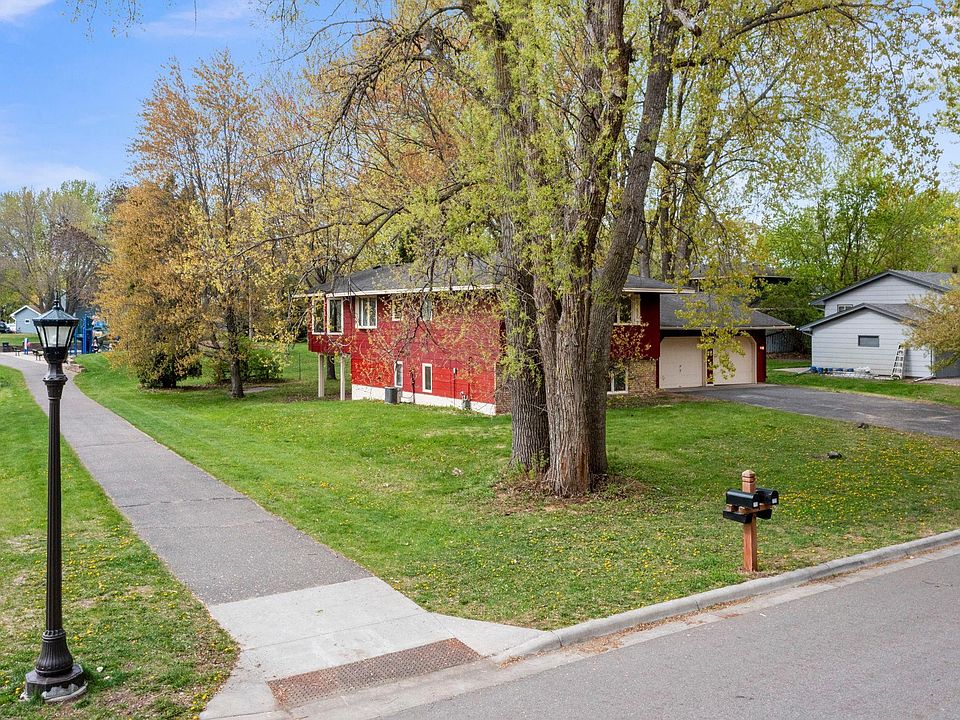 1st image of 722 Parkview Ln N