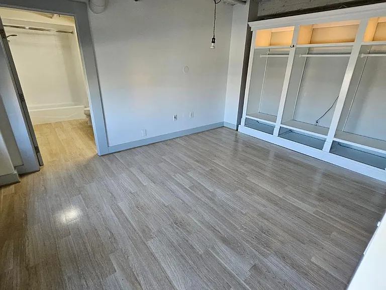329 E Colorado Blvd #306 — Photo 3