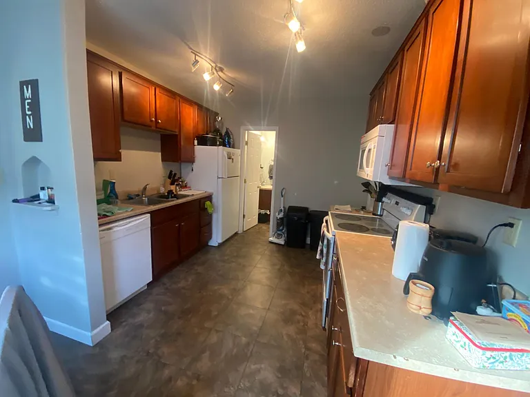 1902 S Menlo Ave — Photo 12