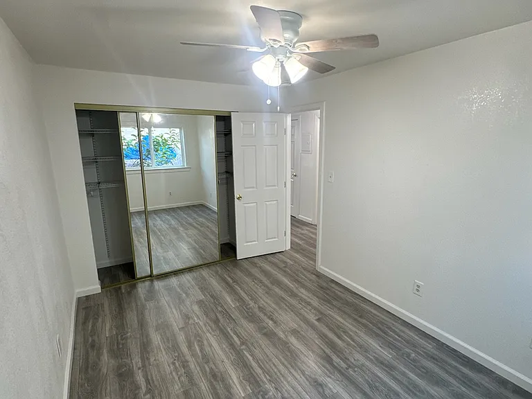 Stanford Avenue Apartments — Photo 13