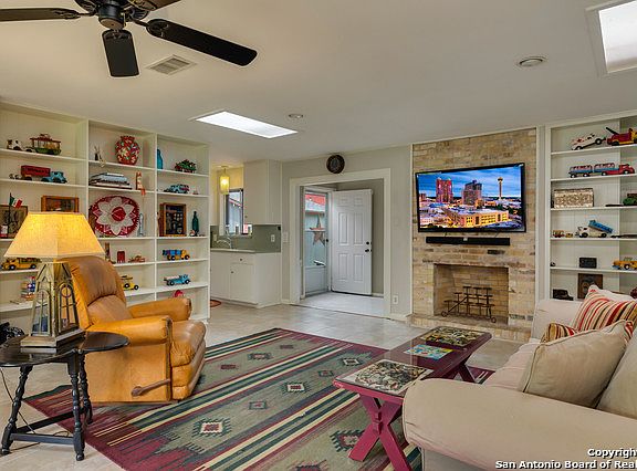 2nd image of 2923 Burnside Dr